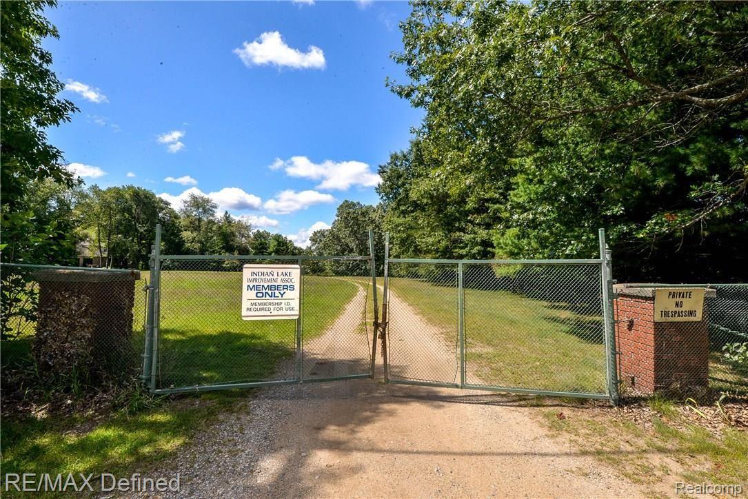 220 Ridgemont Road Oxford, MI 48370 - Photo 60 of 65 220 Ridgemont Road by Wes Brooks (170).jpg