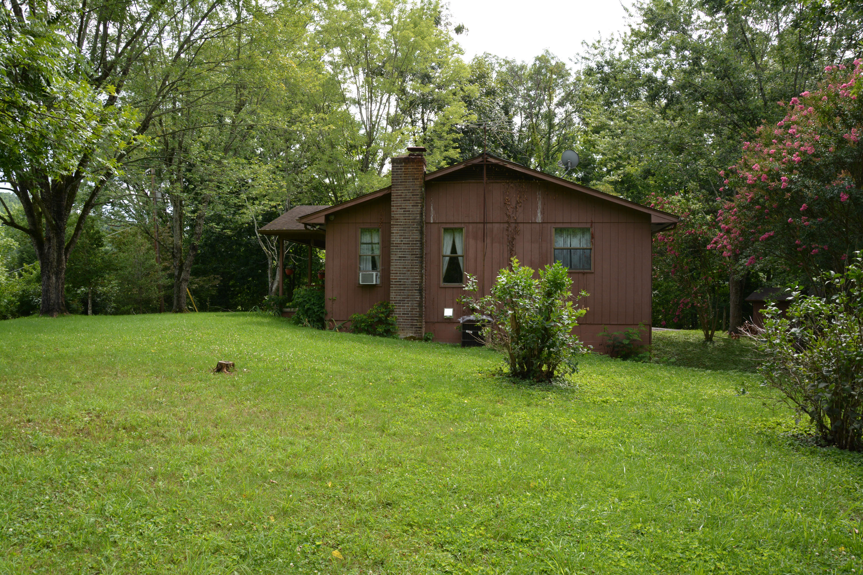 1605 McCarter Hollow Road Sevierville, TN 37862 - Photo 3 of 20 DSC_1571