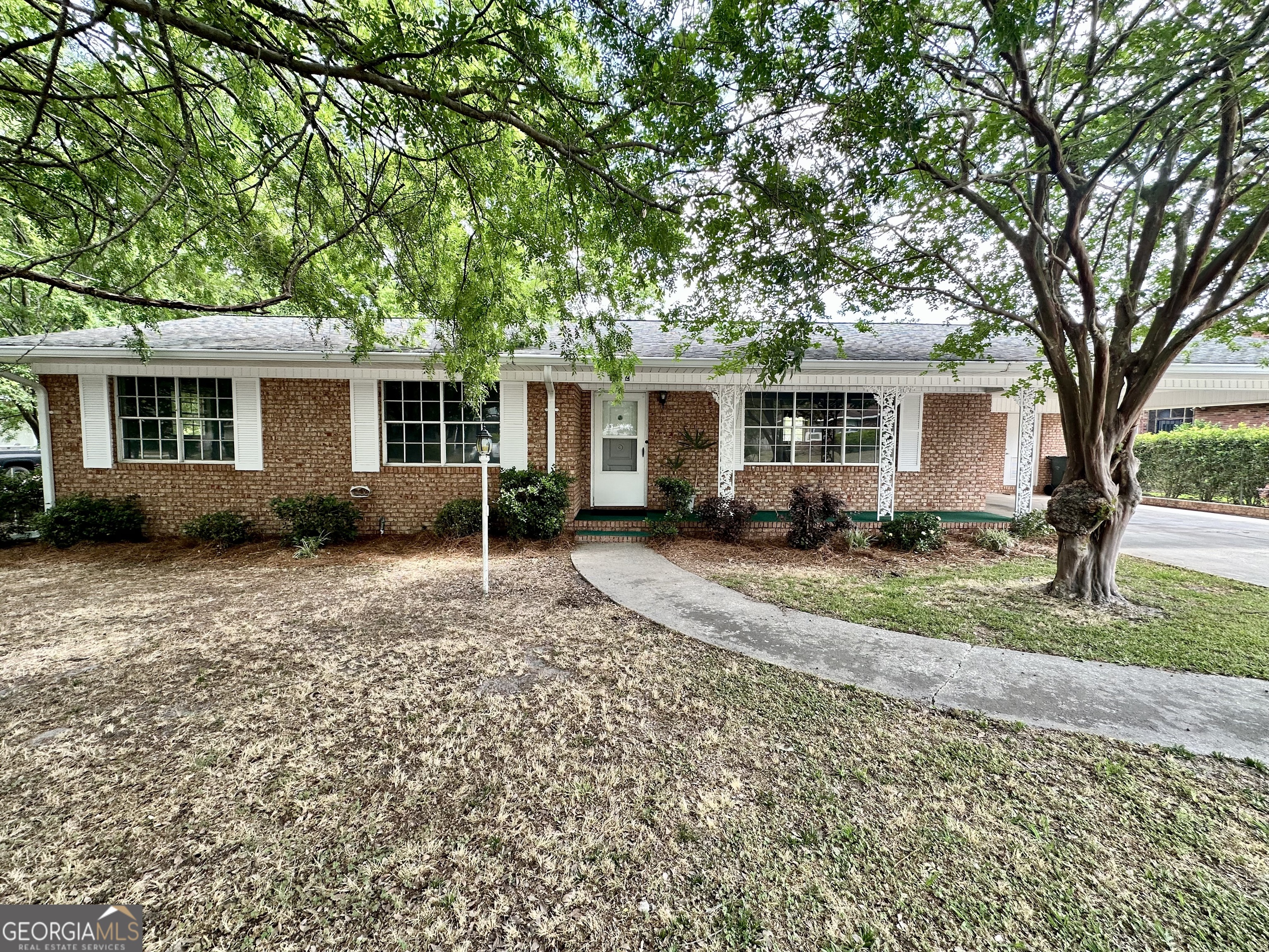 402 Pineview Drive Waycross, GA 31501 - Photo 2 of 24