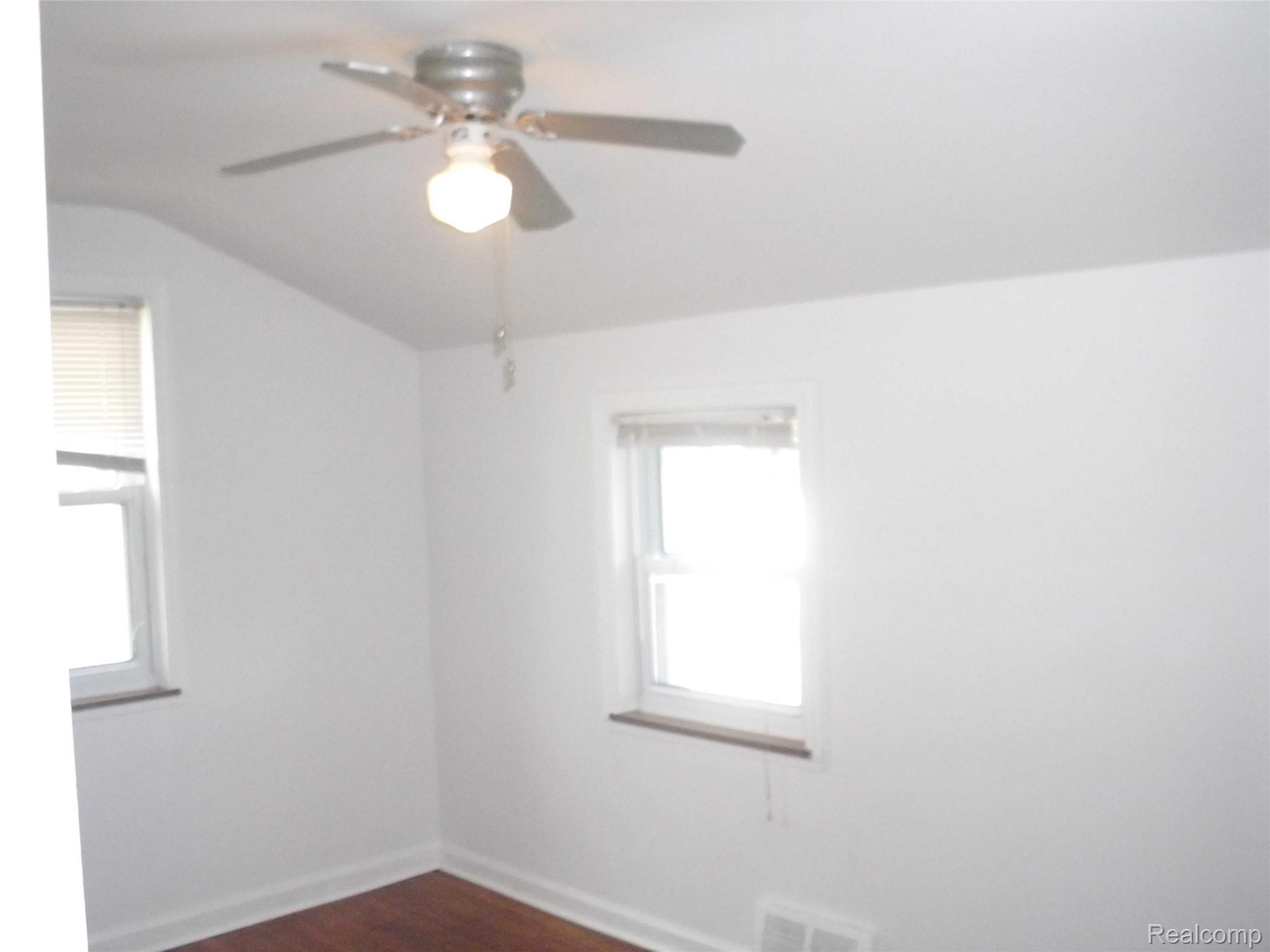 8651 Harding Street Center Line, MI 48015 - Photo 26 of 43 DSCI3175.JPG