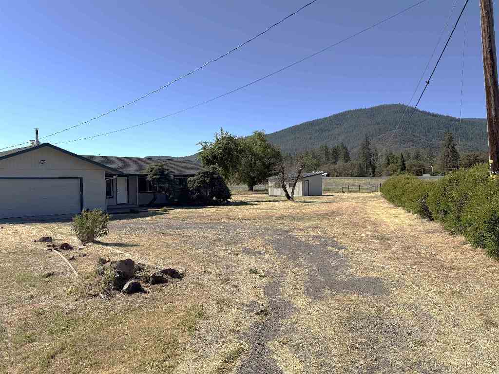 5105 Shamrock Road Yreka, CA 96097 - Photo 6 of 28 Gallery Image 6