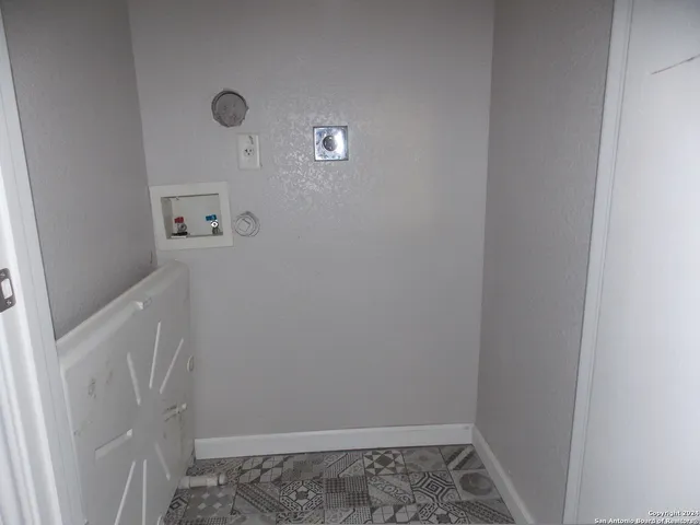 a view of utility room