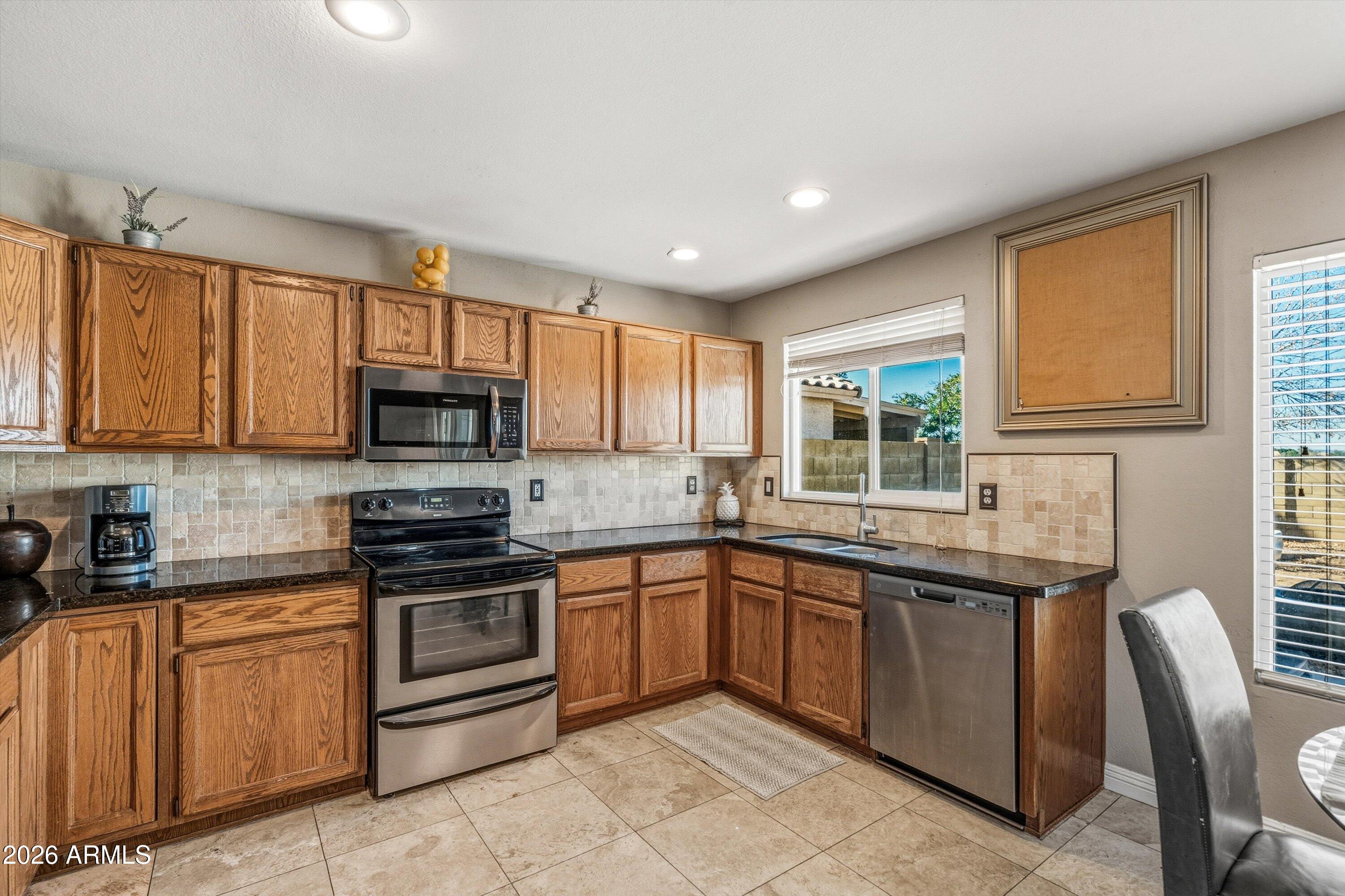 1414 North Birch Street Gilbert, AZ 85233 - Photo 17 of 43 12-Kitchen