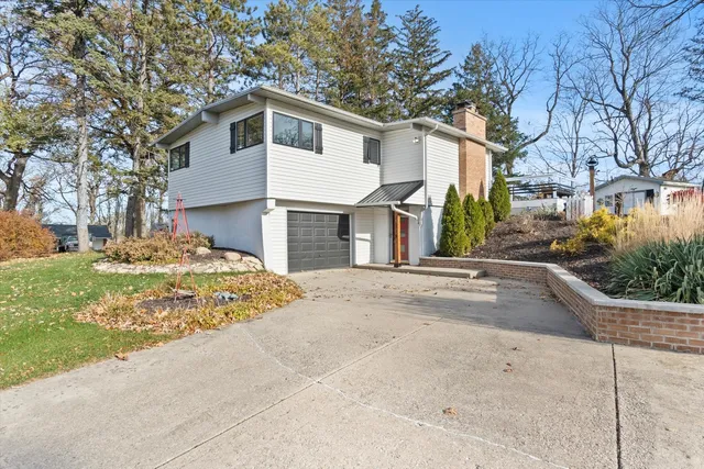 $299,900 | 214 Pottawatomie Lane, New Lenox, IL 60451