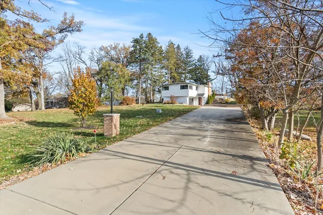 $299,900 | 214 Pottawatomie Lane, New Lenox, IL 60451