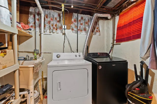 $299,900 | 214 Pottawatomie Lane, New Lenox, IL 60451