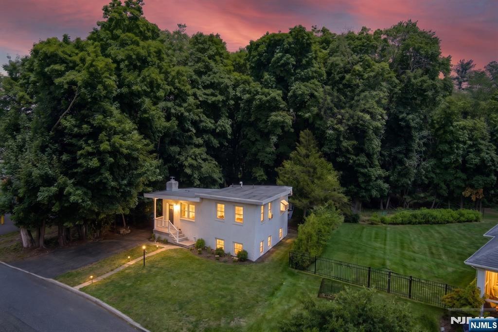 221 Lakeview Drive Ridgewood, NJ 07450 - Photo 3 of 35