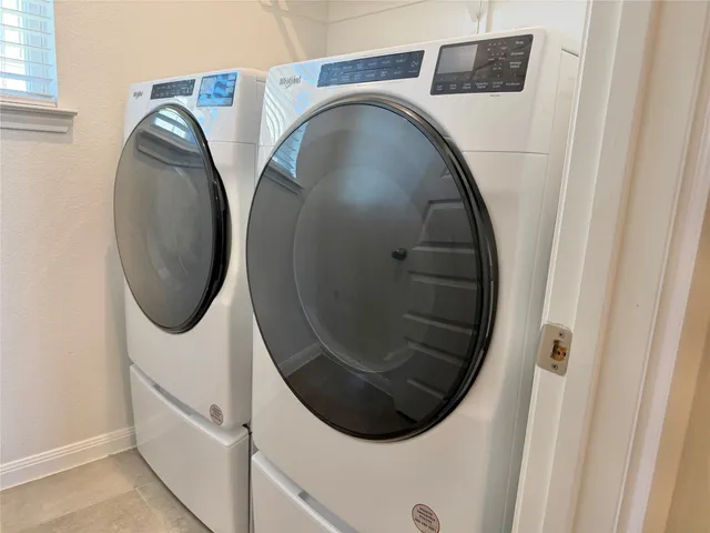 a close up view of a washer and dryer