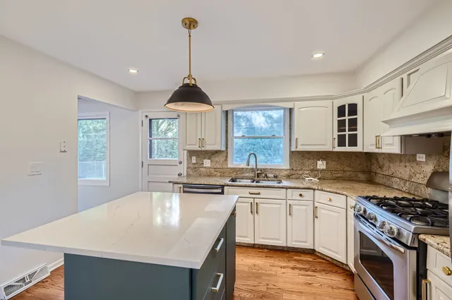 $430,000 | 271 South Cedar Avenue, Wood Dale, IL 60191