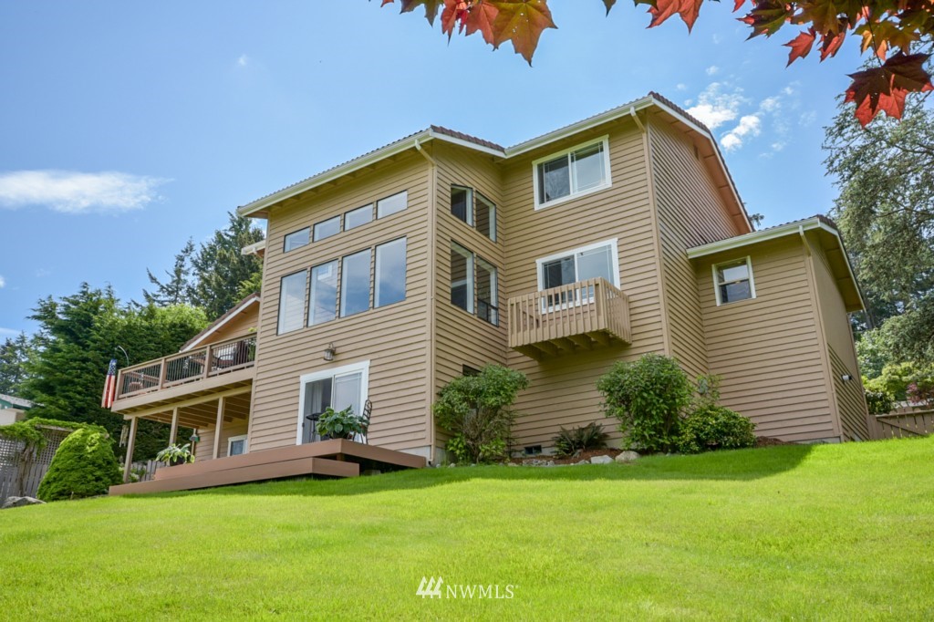 5009 Bakerview Road Oak Harbor, WA 98277 - Photo 3 of 25 Gallery Image 3
