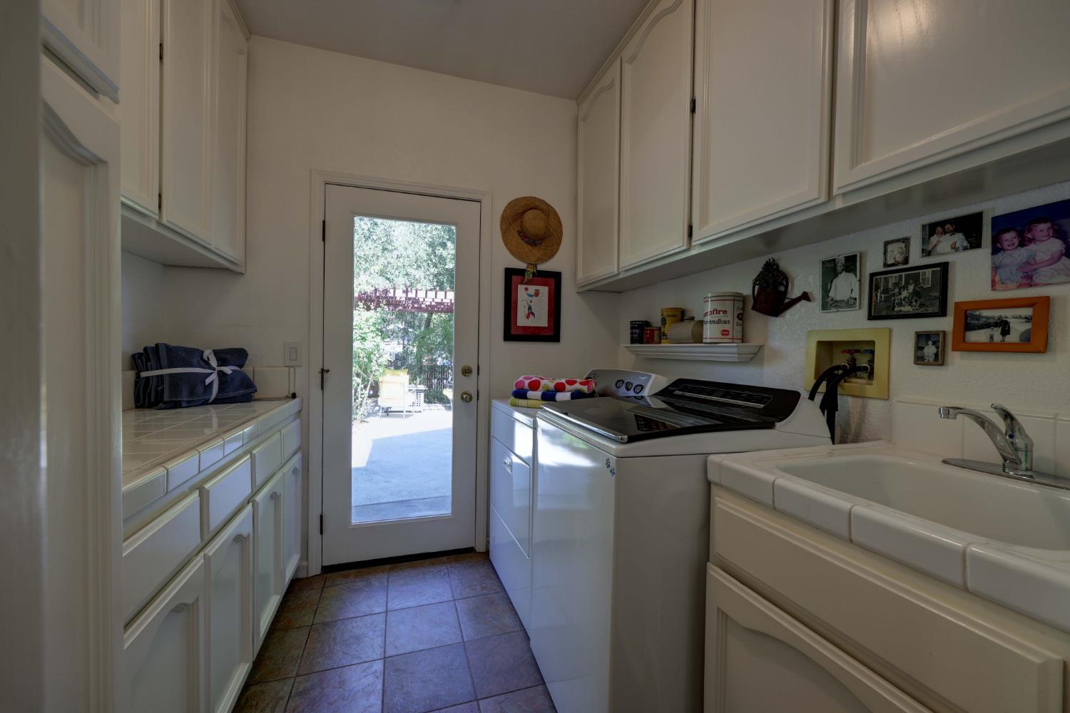 8801 Villa Campo Way Fair Oaks, CA 95628 - Photo 32 of 64 Large laundry room with door to backyard.