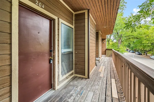 $1,200 | 612 Park Place, Unit 204, Austin, TX 78705