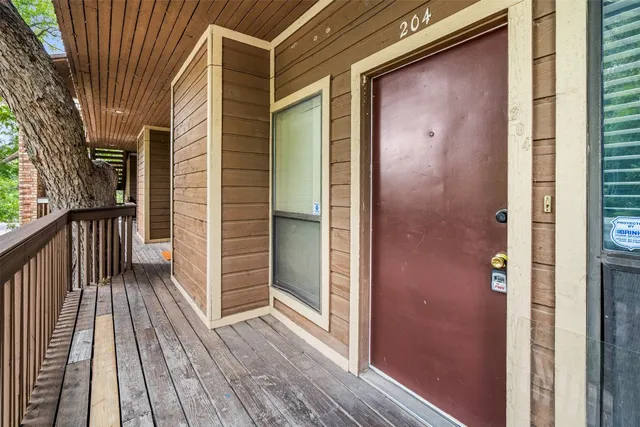 $1,200 | 612 Park Place, Unit 204, Austin, TX 78705
