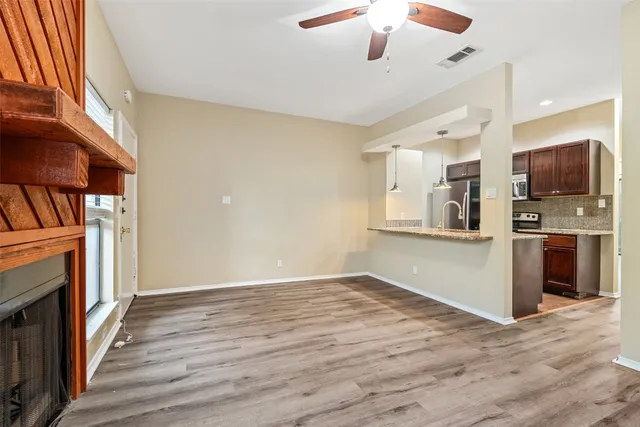 $1,200 | 612 Park Place, Unit 204, Austin, TX 78705
