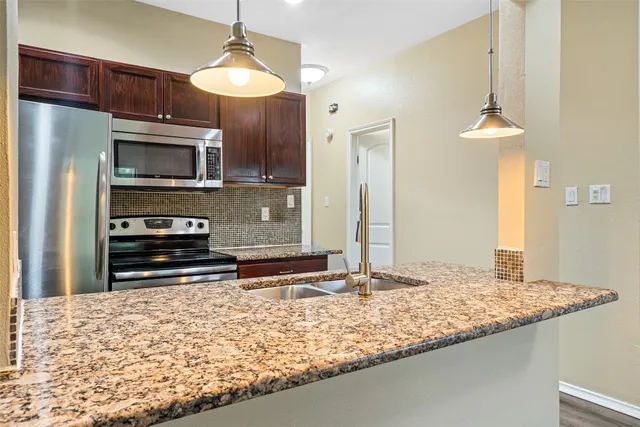 $1,200 | 612 Park Place, Unit 204, Austin, TX 78705