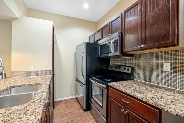$1,200 | 612 Park Place, Unit 204, Austin, TX 78705