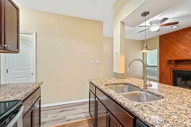 $1,200 | 612 Park Place, Unit 204, Austin, TX 78705