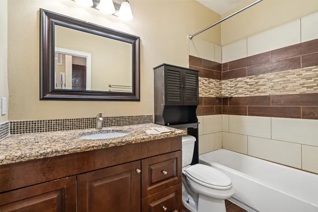 $1,200 | 612 Park Place, Unit 204, Austin, TX 78705