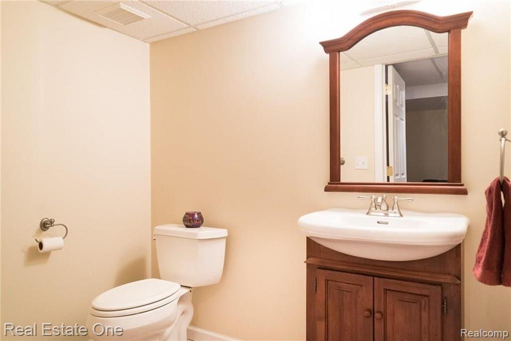 861 Norcross Drive Rochester Hills, MI 48307 - Photo 32 of 50