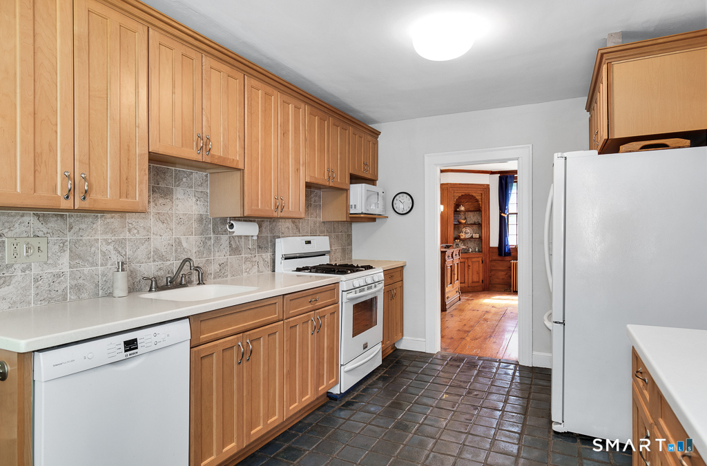 446 Amity Road Woodbridge, CT 06525 - Photo 11 of 40