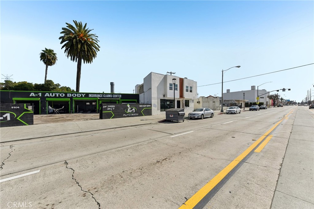 9320 Long Beach Boulevard South Gate, CA 90280 - Photo 3 of 30 a view of street with cars
