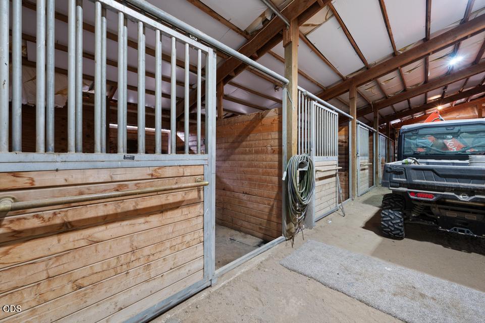 24585 Dodds Road Bend, OR 97701 - Photo 24 of 114