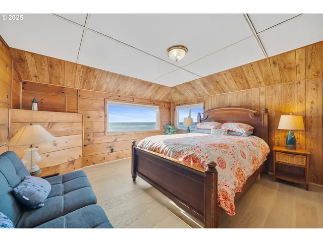 $1,150,000 | 3215 Northwest Inlet Avenue, Lincoln City, OR 97367