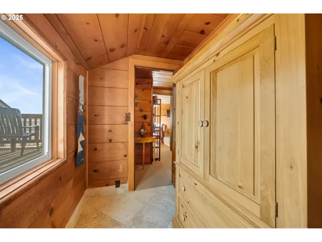 $1,150,000 | 3215 Northwest Inlet Avenue, Lincoln City, OR 97367