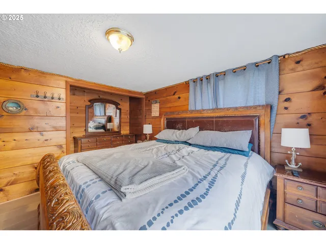 $1,150,000 | 3215 Northwest Inlet Avenue, Lincoln City, OR 97367