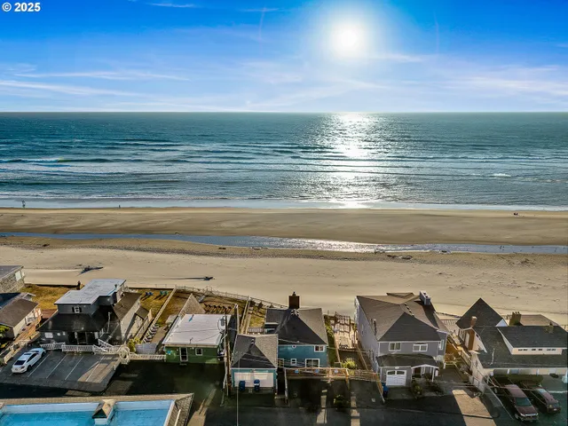 $1,150,000 | 3215 Northwest Inlet Avenue, Lincoln City, OR 97367
