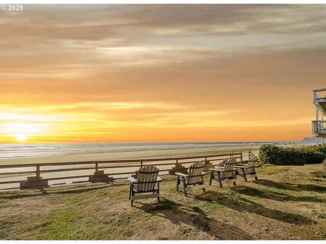 $1,150,000 | 3215 Northwest Inlet Avenue, Lincoln City, OR 97367