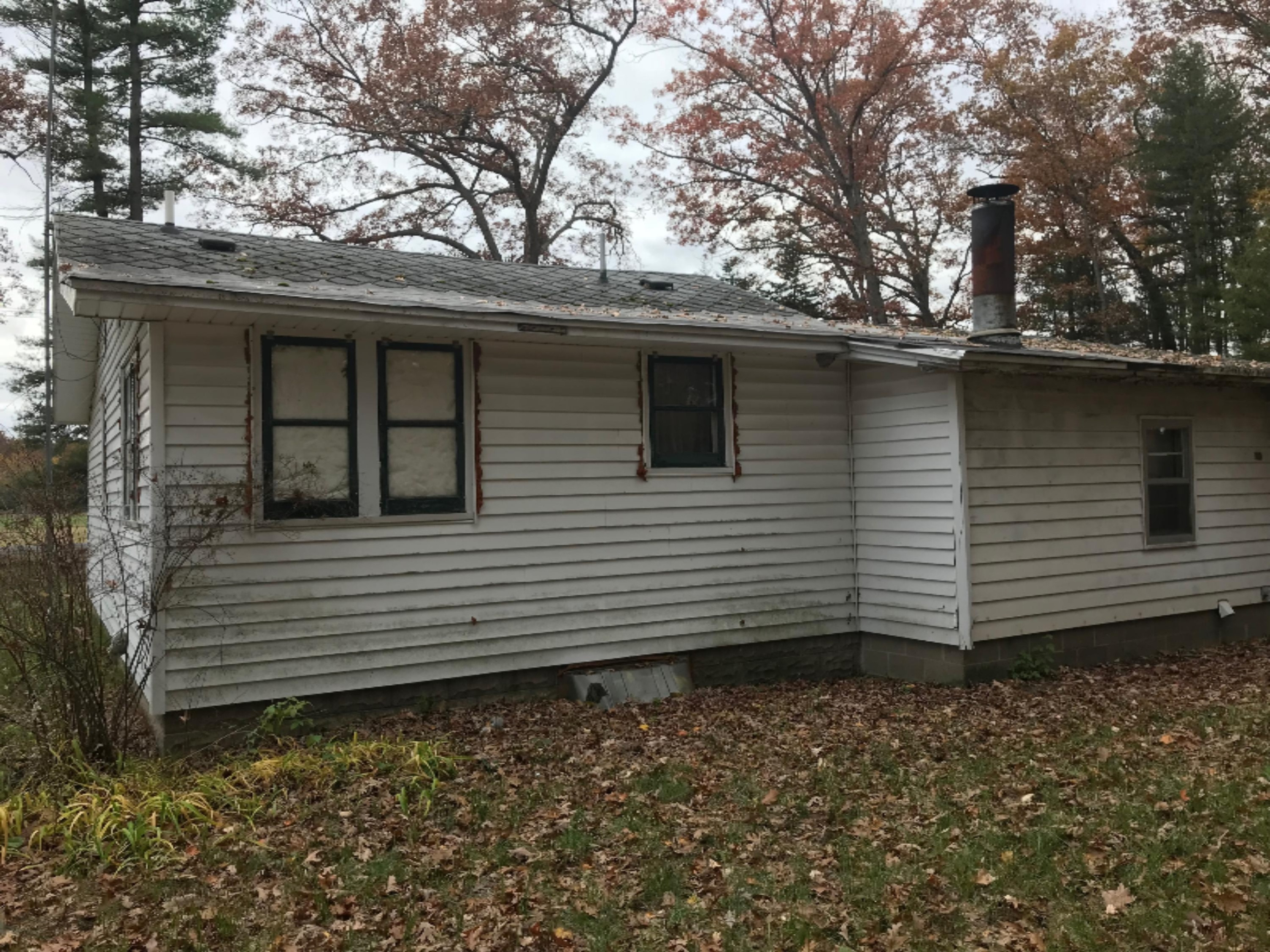 416 West Tyler Road Muskegon, MI 49445 - Photo 2 of 10 IMG-3310