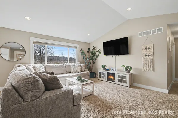 $329,000 | 11771 Deerfield Drive, Ravenna, MI 49451