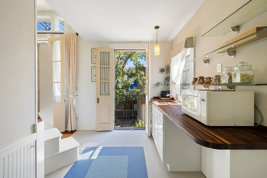 1609 Wethersfield Road Austin, TX 78703 - Photo 21 of 38 Upstairs kitchen area
