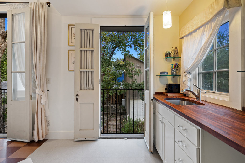 1609 Wethersfield Road Austin, TX 78703 - Photo 9 of 38