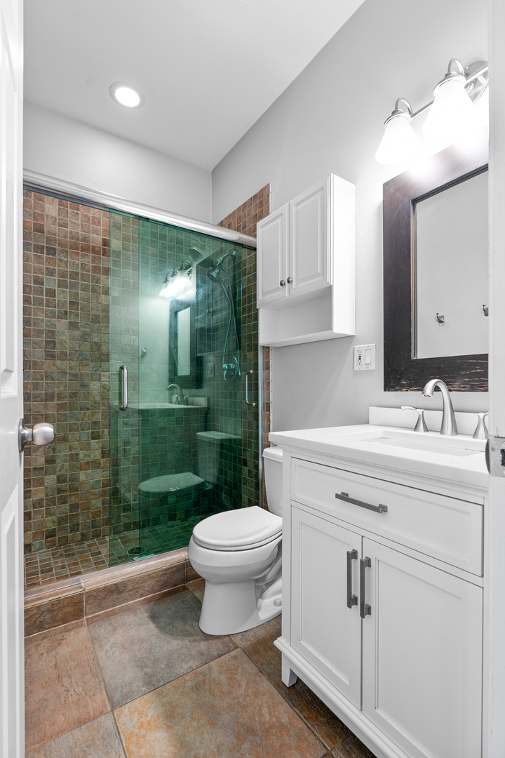 529 North Racine Avenue, Unit 3 Chicago, IL 60642 - Photo 13 of 22