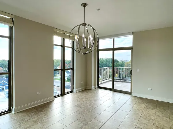 $6,950 | 520 South Washington Street, Unit 604, Naperville, IL 60540