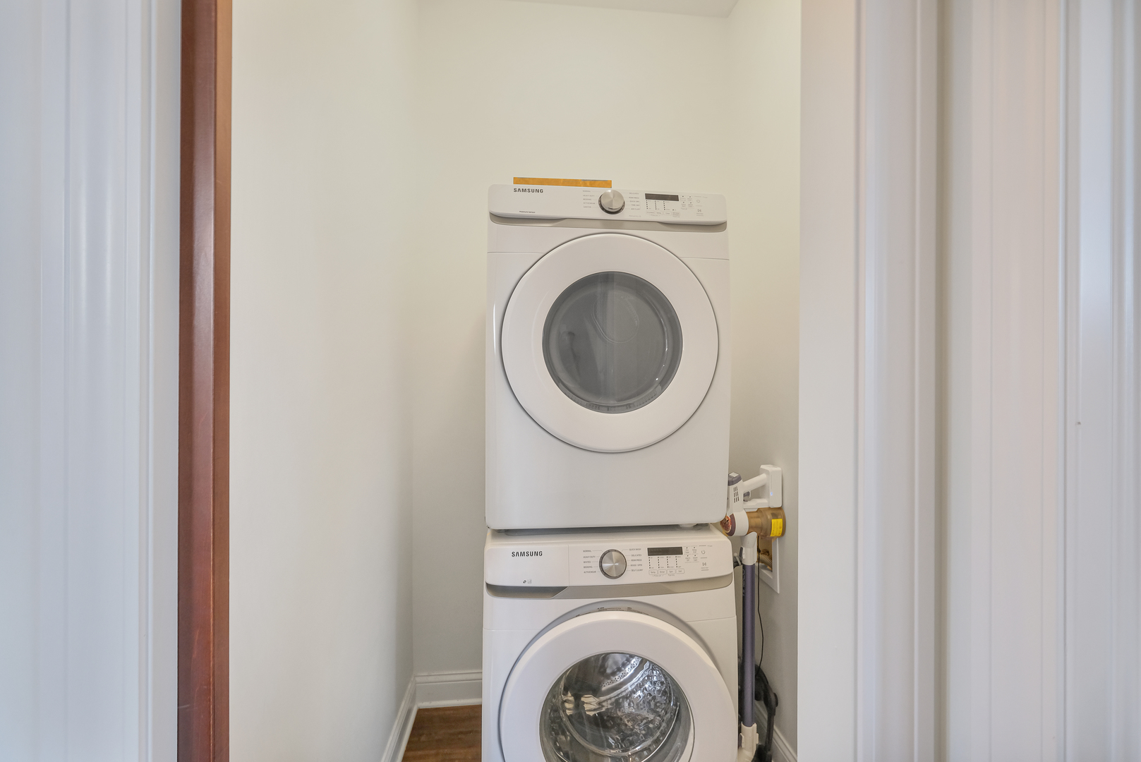 8 Port Place Ottawa, IL 61350 - Photo 15 of 35 a utility room with dryer and washer