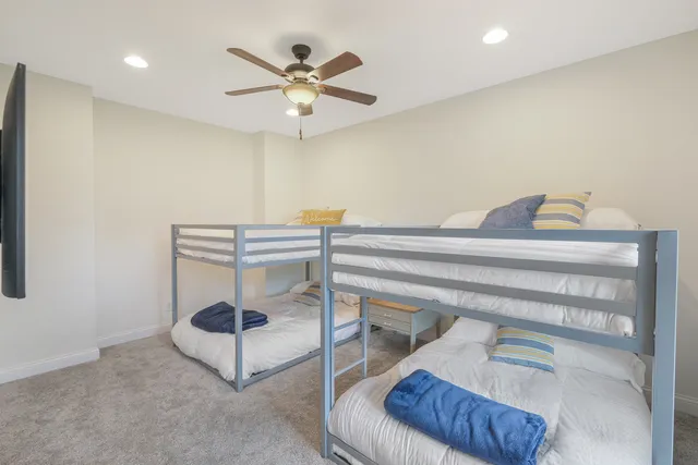 a view of livingroom with furniture