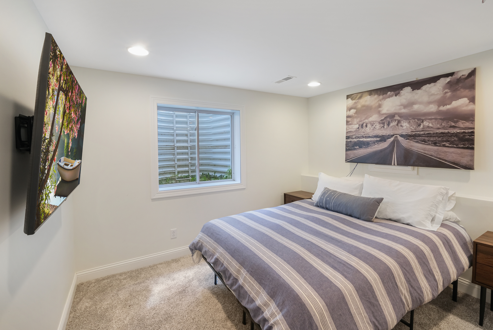 8 Port Place Ottawa, IL 61350 - Photo 18 of 35 a bedroom with a large bed and a painting on the wall