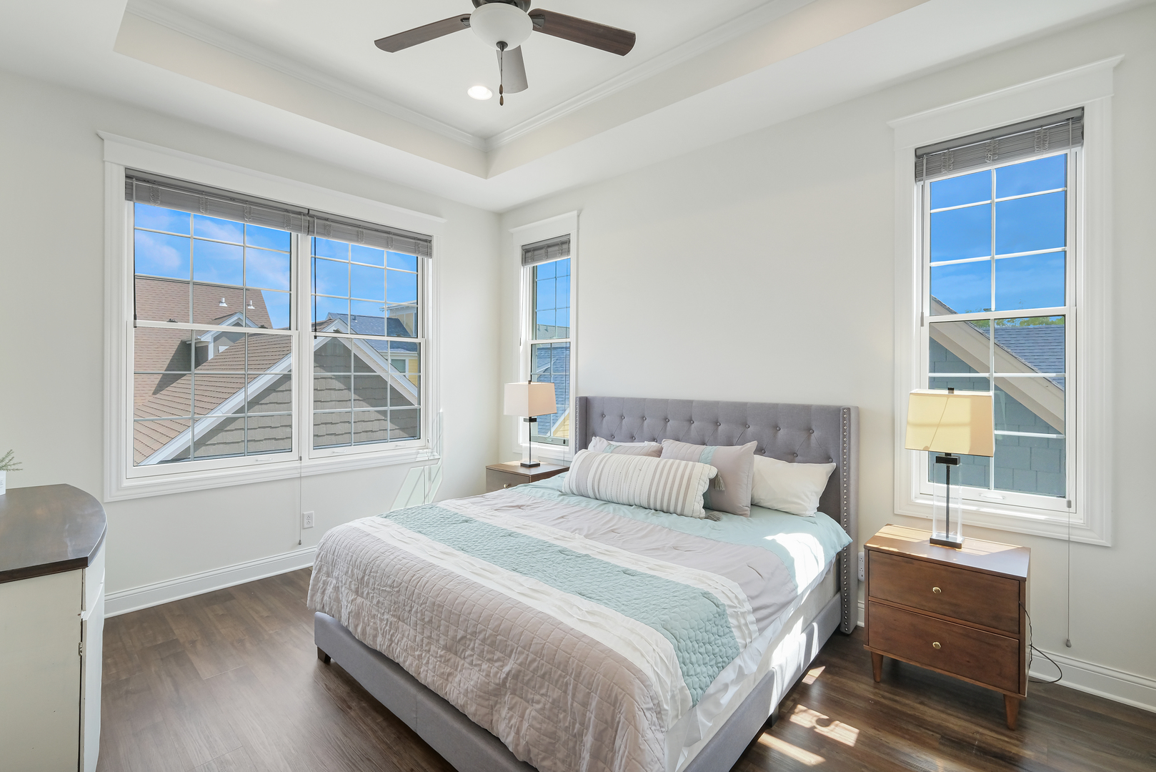 8 Port Place Ottawa, IL 61350 - Photo 10 of 35 a bedroom with a large bed and a window