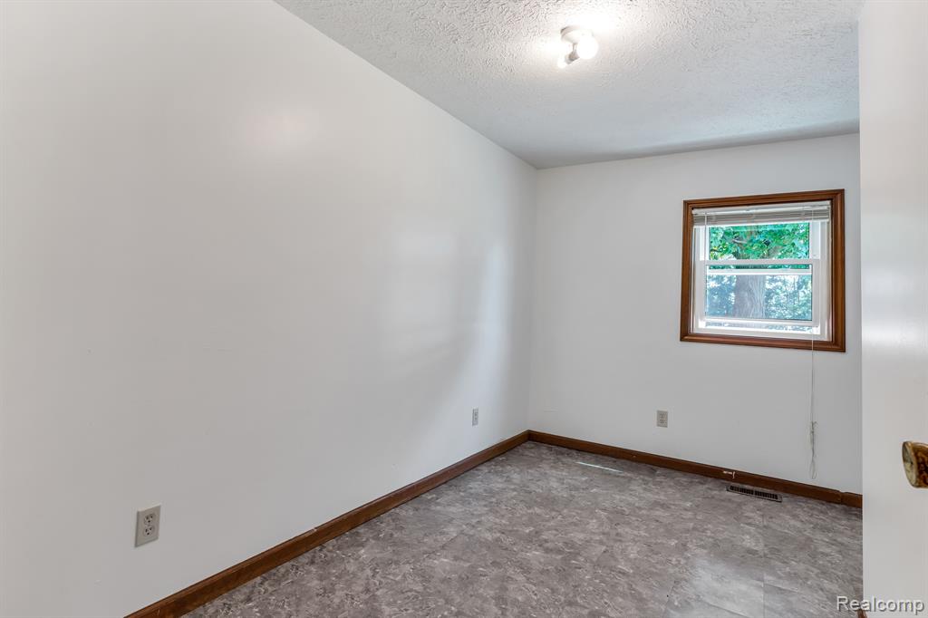 12071 South Bancroft Road Morrice, MI 48857 - Photo 20 of 43 Gallery Image 20