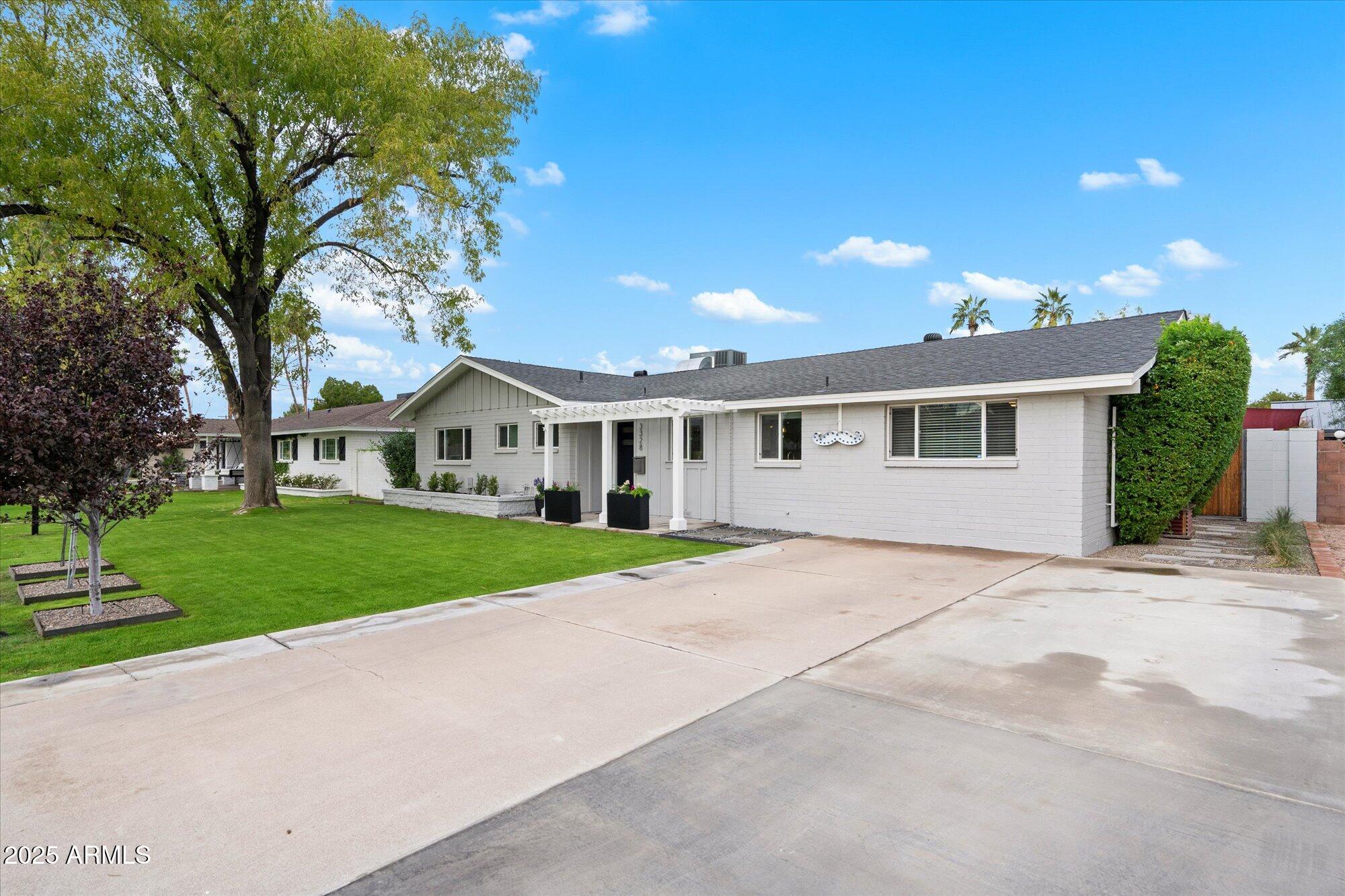 3328 East Turney Avenue Phoenix, AZ 85018 - Photo 28 of 35 a front view of house with yard and green space