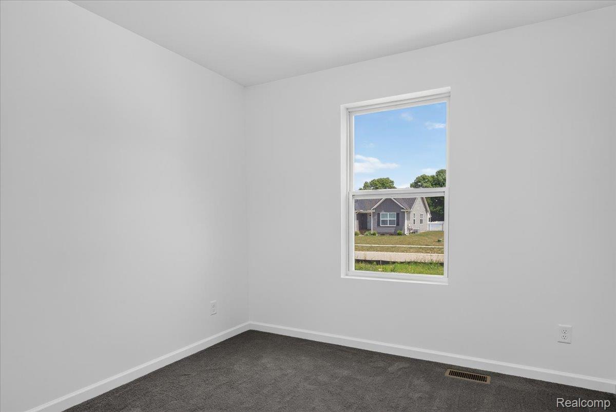 3156 Daisy Way Burton, MI 48519 - Photo 32 of 38 40-2026.07.06_ACloutier_DaisyWay014.jpg