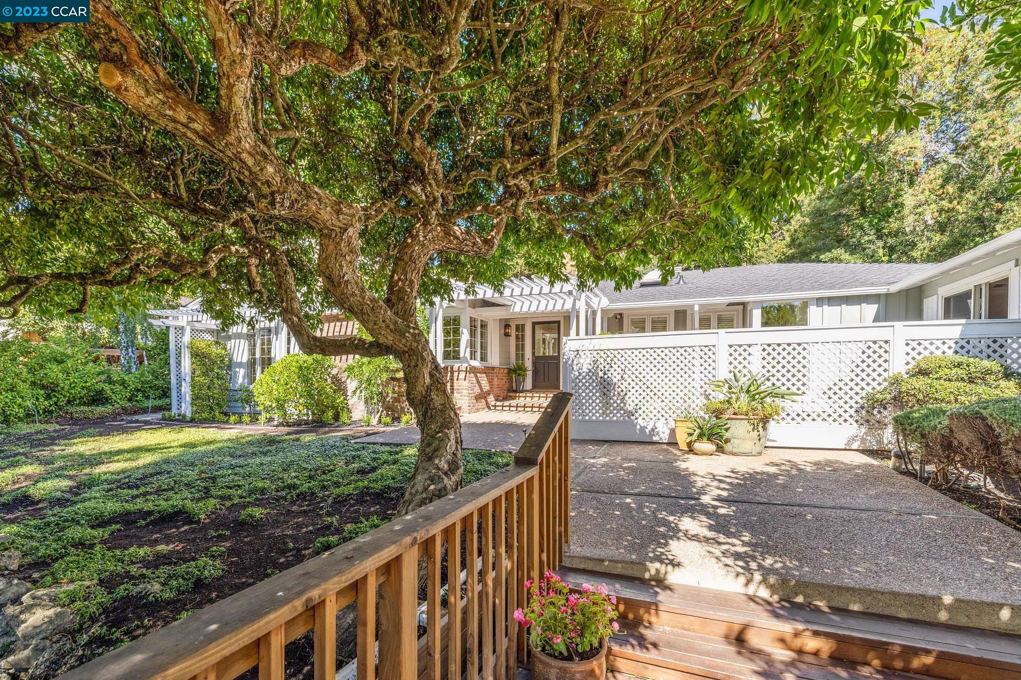 a view of a house with backyard and trees