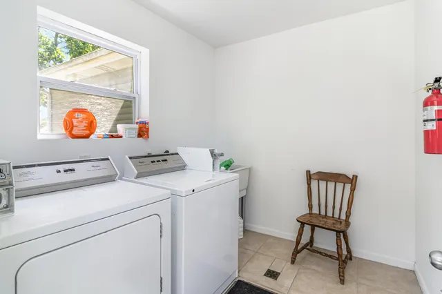 a view of a house with backyard and tree
