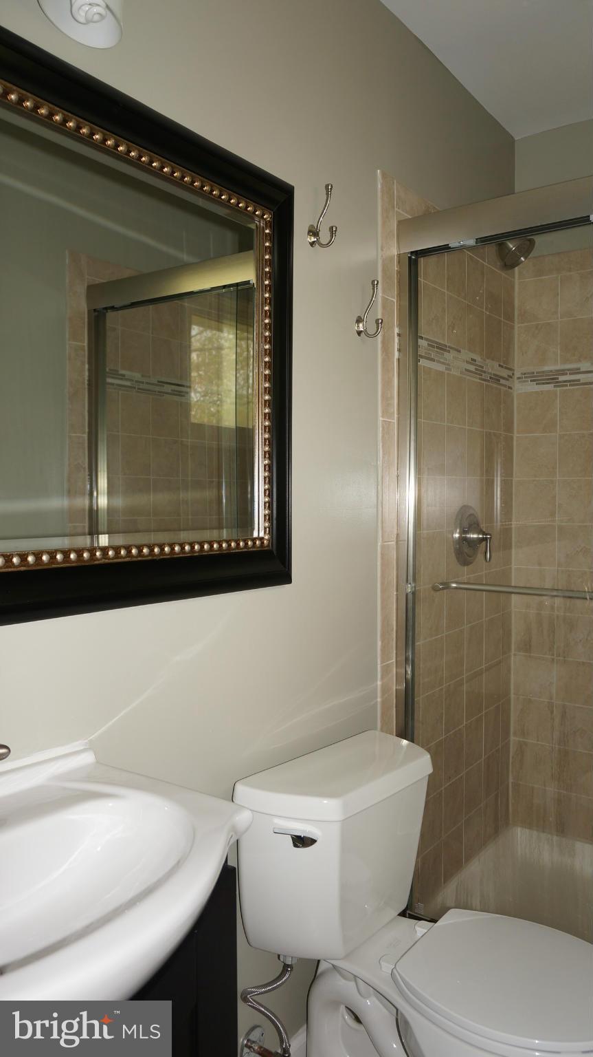 306 South Irving Road Sterling, VA 20164 - Photo 10 of 20 Bath (Master)