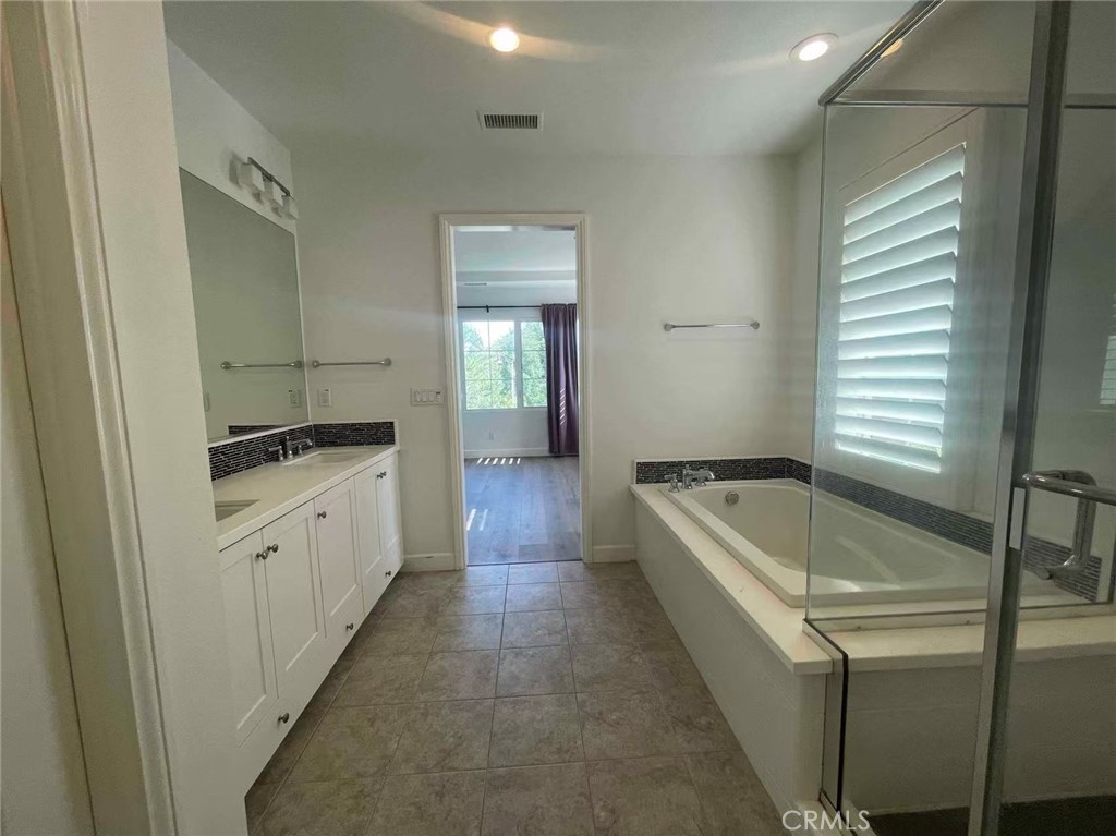 148 Stallion Irvine, CA 92602 - Photo 3 of 17