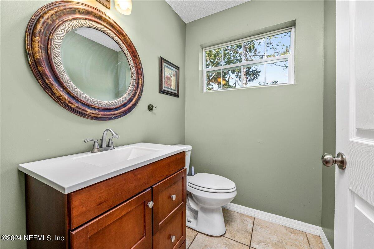 260 Brickyard Road Middleburg, FL 32068 - Photo 14 of 52 a bathroom with a toilet a sink and a mirror