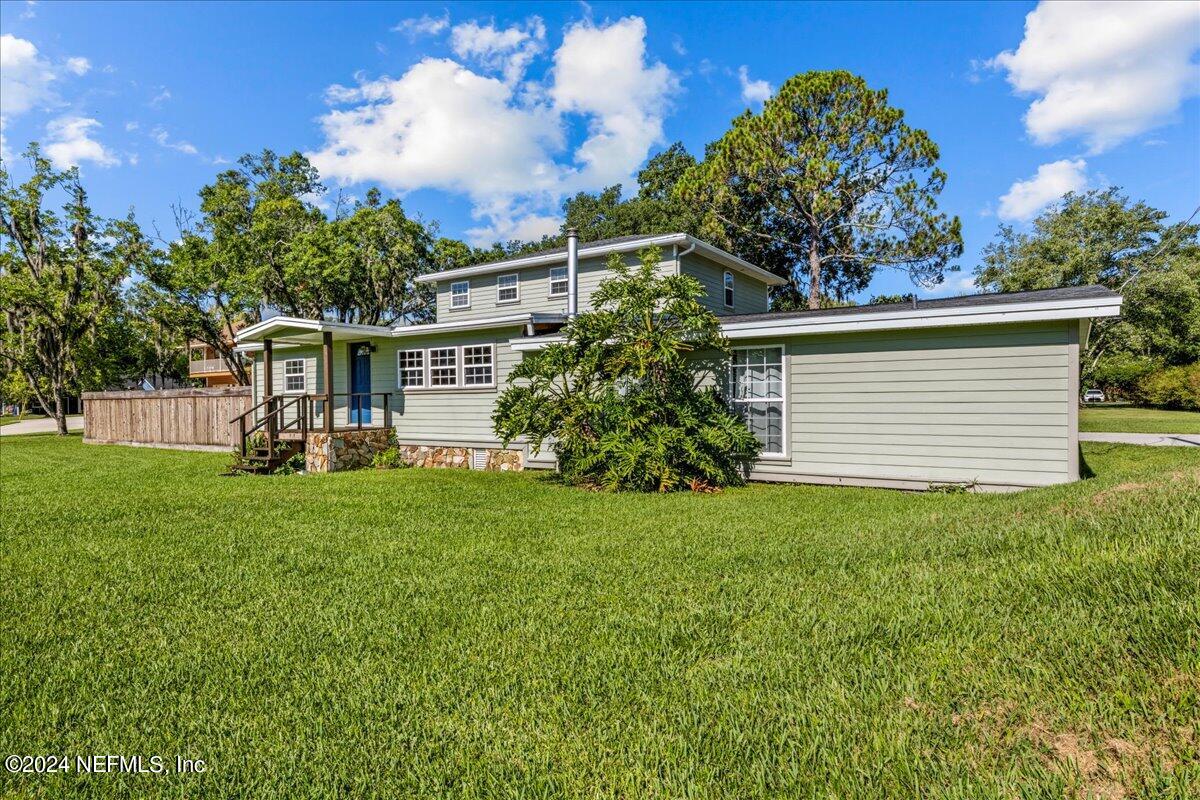 260 Brickyard Road Middleburg, FL 32068 - Photo 4 of 52 a house view with a garden space